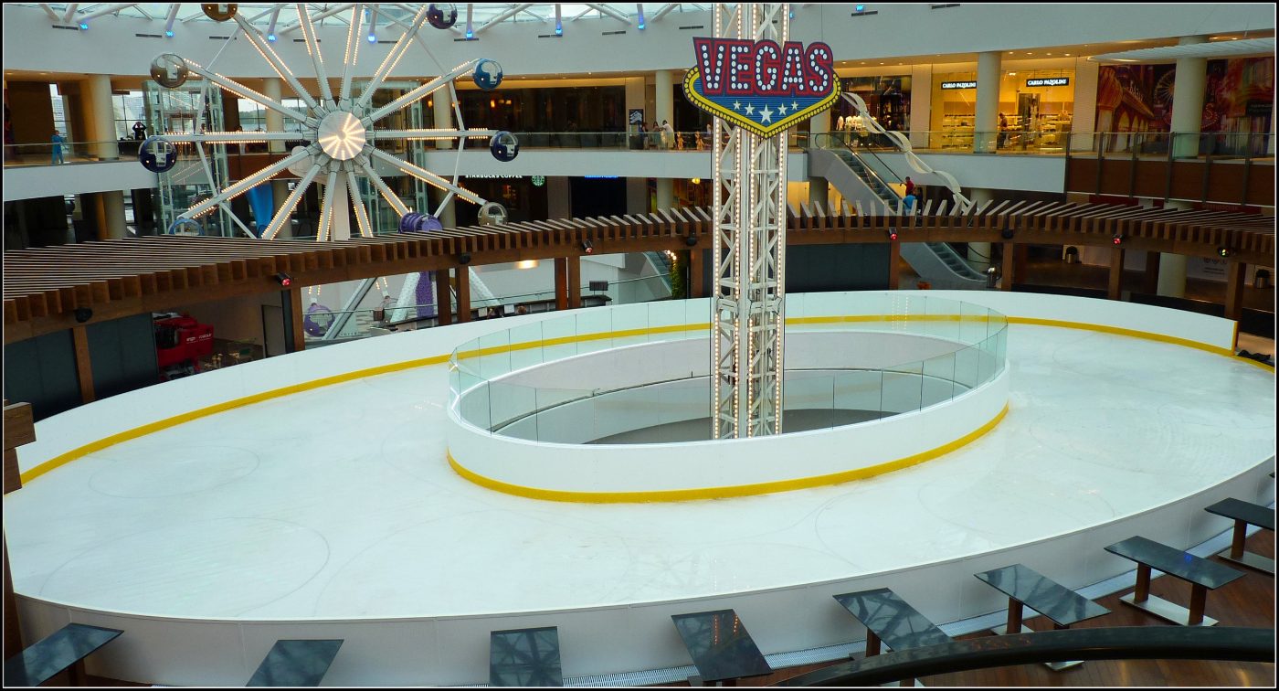 Oval mall ice rink with custom curved dasherboards